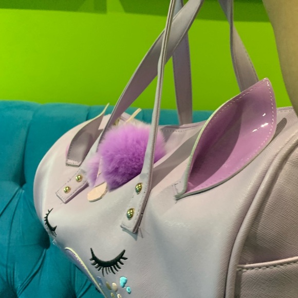 Gently Used in Excellent Condition Purple Unicorn Travel Bag
$25 - Picture 4 of 4